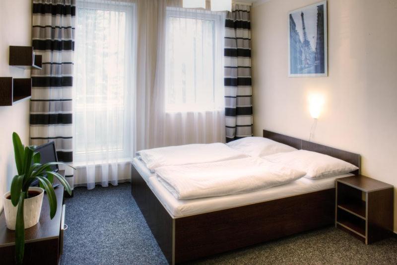 Hotel Sazavsky Ostrov Sázava Exteriör bild